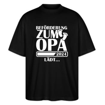 Beförderung zum Opa 2024 - Stanley/Stella Oversized Unisex Bio T-Shirt Blaster 2.0 - Schwarz - Vorne - Alina (178cm) & Michal (187cm)
