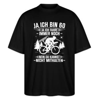 60 & Rad: Du kannst nicht mithalten! Geschenkidee - Stanley/Stella Oversized Unisex Bio T-Shirt Blaster 2.0 - Schwarz - Vorne - Alina (178cm) & Michal (187cm)