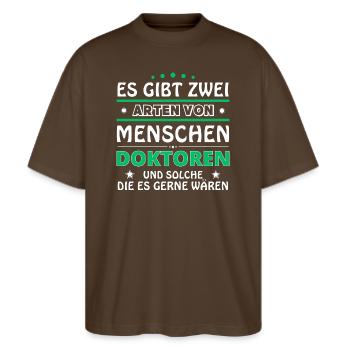 Cadeau Médecins - Deux Types de... Concevoir - T-shirt bio Blaster 2.0 coupe oversize Stanley/Stella Unisexe - marron foncé - Devant - Alina (178cm) & Michal (187cm)