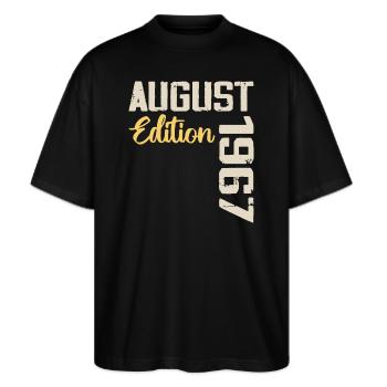Geburtstag August 1967 - Limitierte Auflage August 1967 - Stanley/Stella Oversized Unisex Bio T-Shirt Blaster 2.0 - Schwarz - Vorne - Alina (178cm) & Michal (187cm)