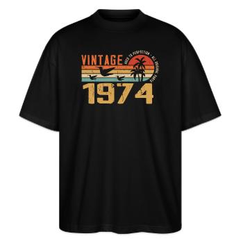 Vintage 1974 Cadeau Anniversaire - Millésime 1974 - T-shirt bio Blaster 2.0 coupe oversize Stanley/Stella Unisexe - noir - Devant - Alina (178cm) & Michal (187cm)