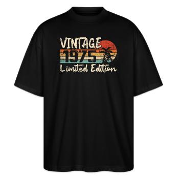 Vintage 1975 Vintage 1975 Birthday Gift - Stanley/Stella Oversized Unisex Organic T-shirt Blaster 2.0 - black - Front - Alina (178cm) & Michal (187cm)