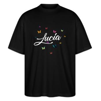 LUCIA - Nom de fille avec des papillons colorés - T-shirt bio Blaster 2.0 coupe oversize Stanley/Stella Unisexe - noir - Devant - Alina (178cm) & Michal (187cm)