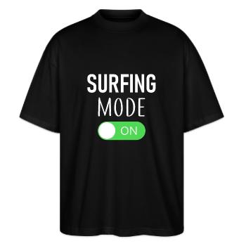 Surfing Mode On - Windsurfer - Wellenreiten - Surf - Stanley/Stella Oversized Unisex Bio T-Shirt Blaster 2.0 - Schwarz - Vorne - Alina (178cm) & Michal (187cm)