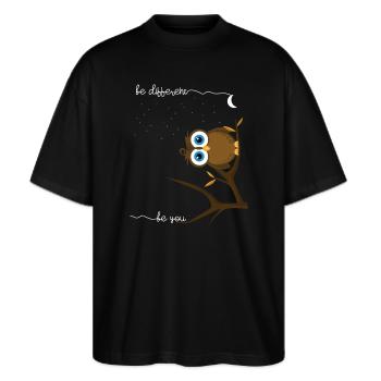 Eule be different be you Geschenkidee - Stanley/Stella Oversized Unisex Bio T-Shirt Blaster 2.0 - Schwarz - Vorne - Alina (178cm) & Michal (187cm)