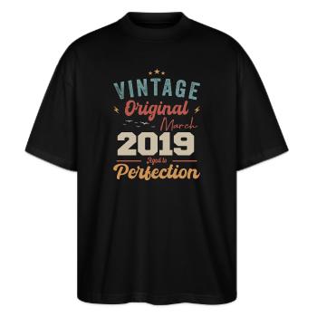 Mars 2019 Millésime Born Vintage Anniversaire - T-shirt bio Blaster 2.0 coupe oversize Stanley/Stella Unisexe - noir - Devant - Alina (178cm) & Michal (187cm)