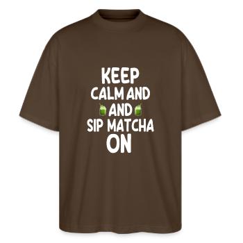 Matcha - Stanley/Stella Oversized Unisex Bio T-Shirt Blaster 2.0 - Dunkelbraun - Vorne - Alina (178cm) & Michal (187cm)