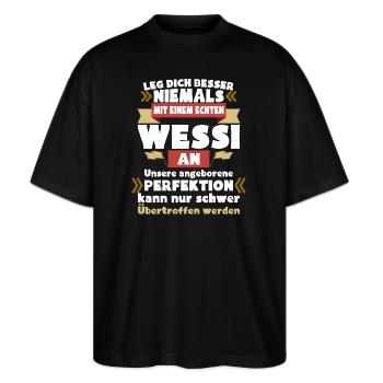 ein echter Wessi - Stanley/Stella Oversized Unisex Bio T-Shirt Blaster 2.0 - Schwarz - Vorne - Alina (178cm) & Michal (187cm)