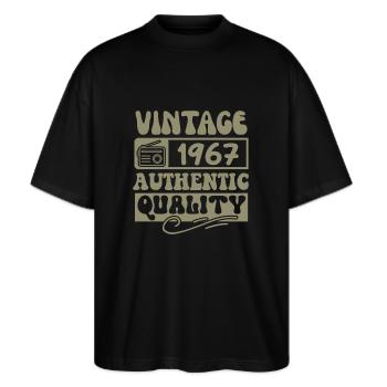 Authentisch 1967 Jahrgang 1967 - Jahrgang 1967 Retro - Stanley/Stella Oversized Unisex Bio T-Shirt Blaster 2.0 - Schwarz - Vorne - Alina (178cm) & Michal (187cm)