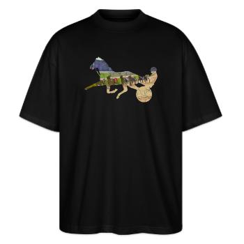 Traber Pferderennen - Stanley/Stella Oversized Unisex Bio T-Shirt Blaster 2.0 - Schwarz - Vorne - Alina (178cm) & Michal (187cm)