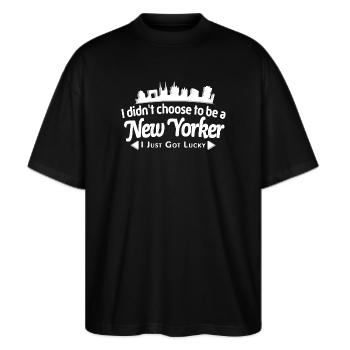 New Yorker Skyline hatte Glück - Stanley/Stella Oversized Unisex Bio T-Shirt Blaster 2.0 - Schwarz - Vorne - Alina (178cm) & Michal (187cm)