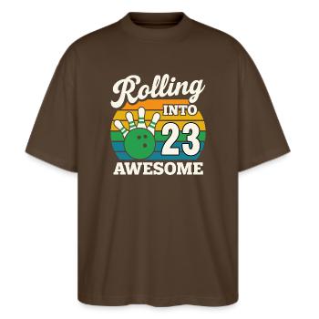 Rouler en 23 avec une boule de bowling - T-shirt bio Blaster 2.0 coupe oversize Stanley/Stella Unisexe - marron foncé - Devant - Alina (178cm) & Michal (187cm)