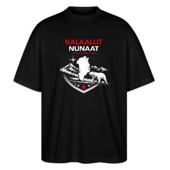 Kalaallit Nunaat - Grönland Natur & Protest Motiv - Stanley/Stella Oversized Unisex Bio T-Shirt Blaster 2.0 - Schwarz - Vorne - Alina (178cm) & Michal (187cm)