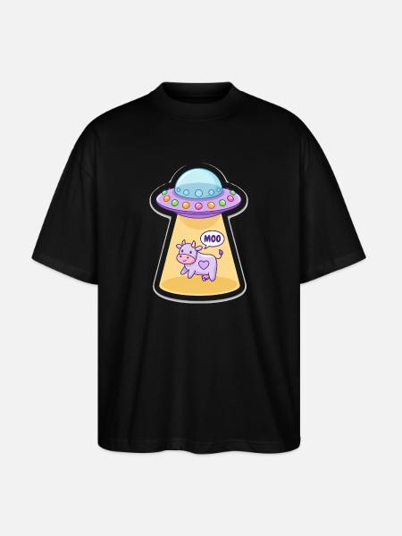 MOO Sjov Alien Ko i UFO Light Beam tegnefilm - Stanley/Stella Oversize Unisex Øko T-shirt Blaster 2.0 - sort