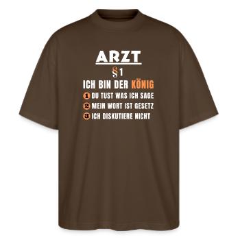 Cadeau de médecin - Je suis le roi - T-shirt bio Blaster 2.0 coupe oversize Stanley/Stella Unisexe - marron foncé - Devant - Alina (178cm) & Michal (187cm)