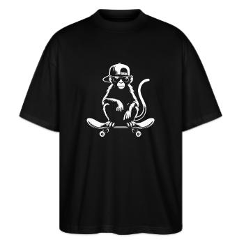 Chill Monkey Skater: Umarme die Entspannung - Stanley/Stella Oversized Unisex Bio T-Shirt Blaster 2.0 - Schwarz - Vorne - Alina (178cm) & Michal (187cm)