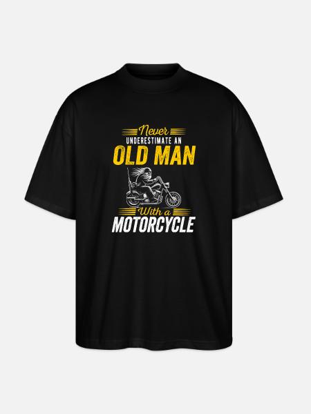 Undervurder aldrig en gammel mand med en motorcykel - Stanley/Stella Oversize Unisex Øko T-shirt Blaster 2.0 - sort
