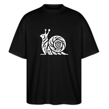 Neugierige Schnecke mit Haus im Tattoo Style - Stanley/Stella Oversized Unisex Bio T-Shirt Blaster 2.0 - Schwarz - Vorne - Alina (178cm) & Michal (187cm)