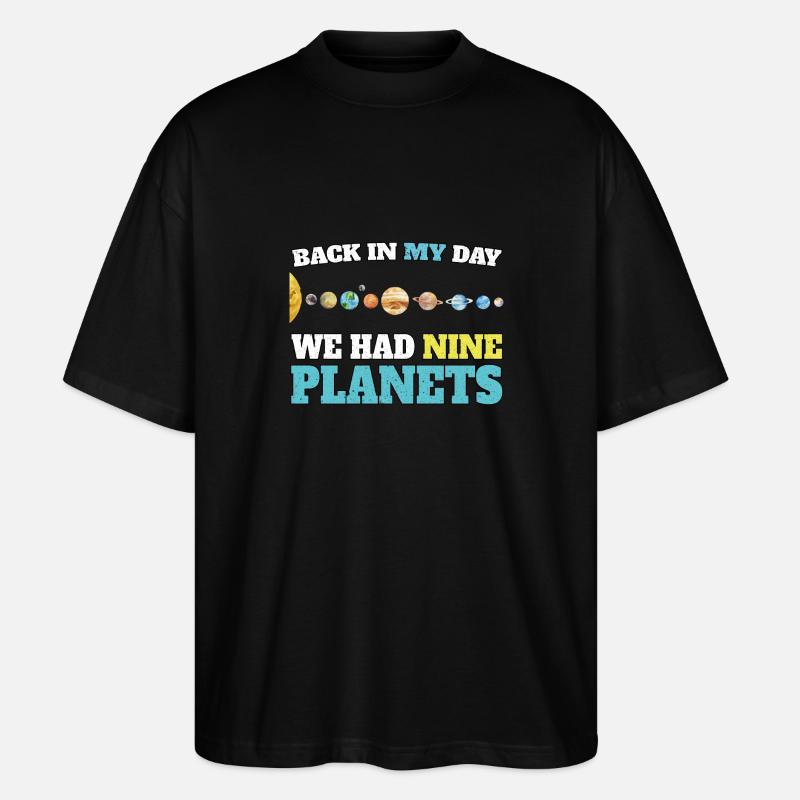 PLUTO - NEVER FORGET 1930 - 2006 - Stanley/Stella Oversized Unisex Organic T-shirt Blaster 2.0 - black