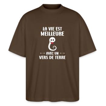 Humour ver de terre - T-shirt bio Blaster 2.0 coupe oversize Stanley/Stella Unisexe - marron foncé - Devant - Alina (178cm) & Michal (187cm)