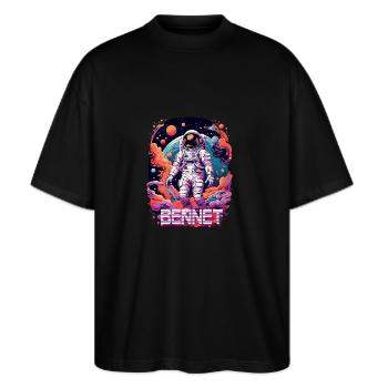 BENNET - Schöner Jungen Name mit coolem Astronaut - Stanley/Stella Oversized Unisex Bio T-Shirt Blaster 2.0 - Schwarz - Vorne - Alina (178cm) & Michal (187cm)