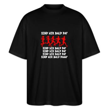 Läufer SIND WIR BALD DA? Laufen Lustiges - Stanley/Stella Oversized Unisex Bio T-Shirt Blaster 2.0 - Schwarz - Vorne - Alina (178cm) & Michal (187cm)
