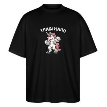 Train hard - Gym Unicorn - Stanley/Stella Oversized Unisex Bio T-Shirt Blaster 2.0 - Schwarz - Vorne - Alina (178cm) & Michal (187cm)