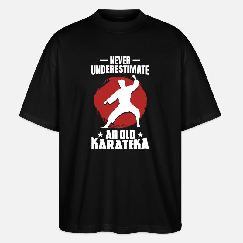 Never Underestimate an Old Karateka - Stanley/Stella Oversized Unisex Bio T-Shirt Blaster 2.0 - Schwarz
