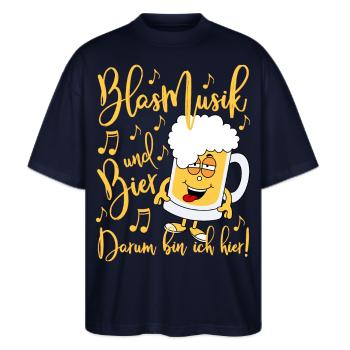 Blasmusik und Bier Darum bin ich hier - Stanley/Stella Oversized Unisex Bio T-Shirt Blaster 2.0 - Navy - Vorne - Alina (178cm) & Michal (187cm)