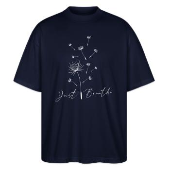 Just Pusteblume Breathe Löwenzahn Sommer Frühling - Stanley/Stella Oversized Unisex Bio T-Shirt Blaster 2.0 - Navy - Vorne - Alina (178cm) & Michal (187cm)