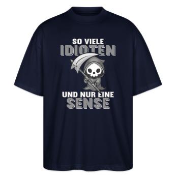 So viele Idioten nur eine Sense Ironie Sarkasmus - Stanley/Stella Oversized Unisex Bio T-Shirt Blaster 2.0 - Navy - Vorne - Alina (178cm) & Michal (187cm)
