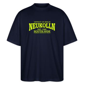 Neukölln Berlin - Stanley/Stella Oversized Unisex Bio T-Shirt Blaster 2.0 - Navy - Vorne - Alina (178cm) & Michal (187cm)
