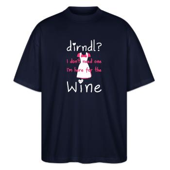 Dirndl? Ich brauche keinen, ich bin hier für den Wein - Stanley/Stella Oversized Unisex Bio T-Shirt Blaster 2.0 - Navy - Vorne - Alina (178cm) & Michal (187cm)