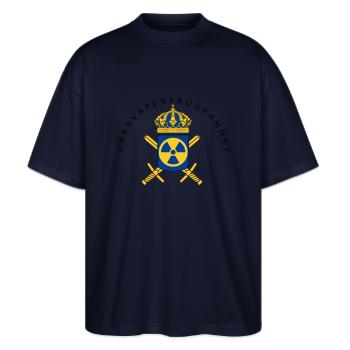 Das schwedische Atomwaffenprogramm - Stanley/Stella Oversized Unisex Bio T-Shirt Blaster 2.0 - Navy - Vorne - Alina (178cm) & Michal (187cm)