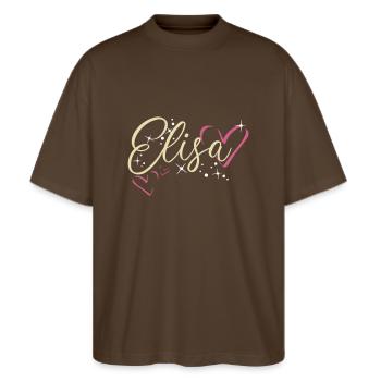 Elisa Surname First name Calligraphy Heart - Stanley/Stella Oversized Unisex Organic T-shirt Blaster 2.0 - mocha - Front - Alina (178cm) & Michal (187cm)