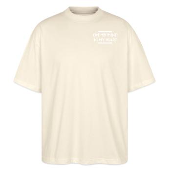 In meinem Herzen, in meinem Kopf - Stanley/Stella Oversized Unisex Bio T-Shirt Blaster 2.0 - Natur - Vorne - Alina (178cm) & Michal (187cm)