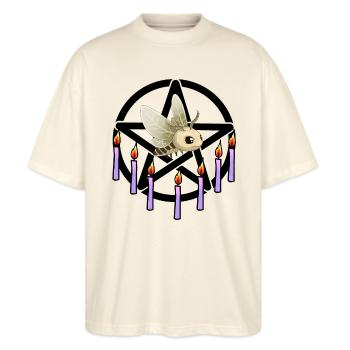Halloween Motte Okkult Spirituell Pentagramm - Stanley/Stella Oversized Unisex Bio T-Shirt Blaster 2.0 - Natur - Vorne - Alina (178cm) & Michal (187cm)