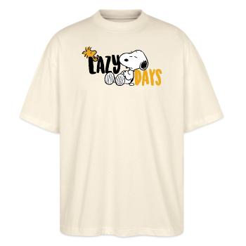 Peanuts Snoopy Lazy Days Chillen - Stanley/Stella Oversized Unisex Bio T-Shirt Blaster 2.0 - Natur - Vorne - Alina (178cm) & Michal (187cm)