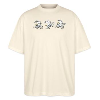 Peanuts Snoopy Fahrrad - Stanley/Stella Oversized Unisex Bio T-Shirt Blaster 2.0 - Natur - Vorne - Alina (178cm) & Michal (187cm)