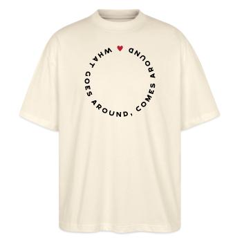 WHAT GOES AROUND, COMES AROUND - Stanley/Stella Oversized Unisex Bio T-Shirt Blaster 2.0 - Natur - Vorne - Alina (178cm) & Michal (187cm)