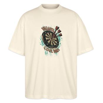 Bullseye Cool Dart - Dart T-Shirts RAHMENLOS - - Stanley/Stella Oversized Unisex Bio T-Shirt Blaster 2.0 - Natur - Vorne - Alina (178cm) & Michal (187cm)