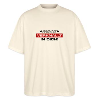 Immernoch Verknallt Verliebt Valentinstag - Stanley/Stella Oversized Unisex Bio T-Shirt Blaster 2.0 - Natur - Vorne - Alina (178cm) & Michal (187cm)