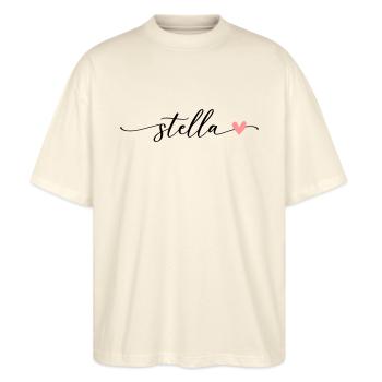 Stella Name Kalligrafie Schrift - Stanley/Stella Oversized Unisex Bio T-Shirt Blaster 2.0 - Natur - Vorne - Alina (178cm) & Michal (187cm)