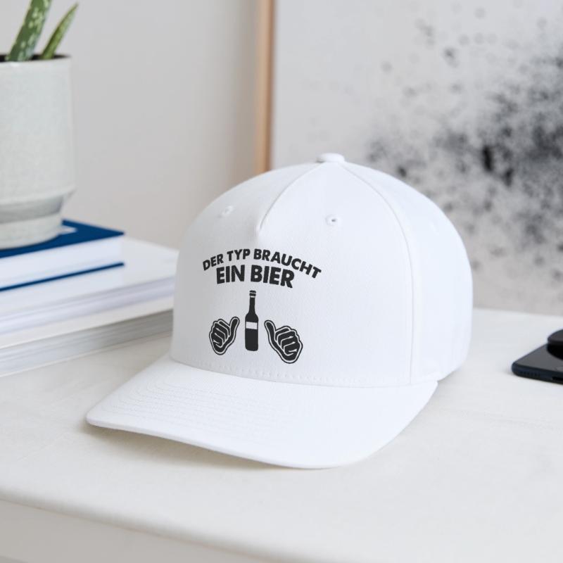 der typ braucht ein bier Flexfit Cap