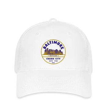 Baltimore Charm City Skyline Abzeichen - Flexfit Cap - Weiß - Vorne