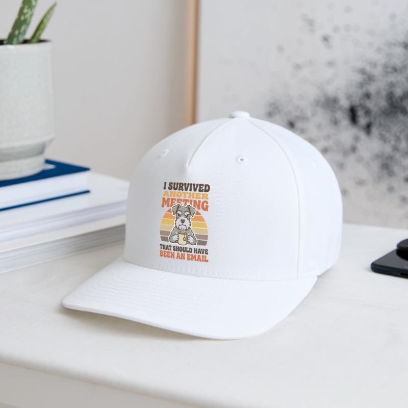 Hat ein weiteres Treffen überlebt. Eigentlich hätte es per E-Mail sein sollen. Flexfit Cap