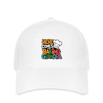 Hier kommt der backende Opa lustiger Bäckerspruch - Flexfit Cap - Weiß - Vorne