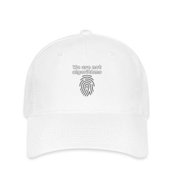 Mensch statt Algorithmus – Statement T-Shirt - Flexfit Cap - Weiß - Vorne