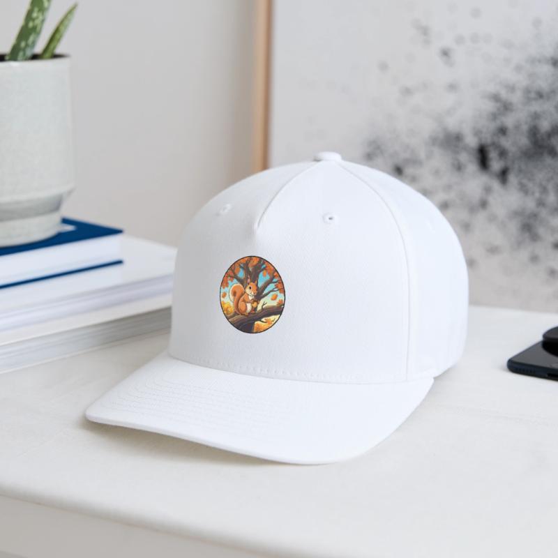 Eichhörnchen mit einer Eichel im Baum Flexfit Cap