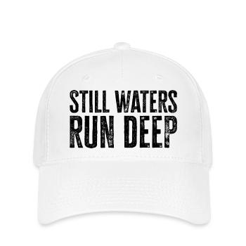 Stille Gewässer sind tief - Motivation inspirierend - Flexfit Cap - Weiß - Vorne
